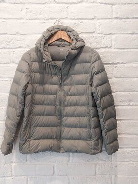 Uniqlo ultra light down puffer jacket Women M Hooded Olive Green Full Zip Quilte